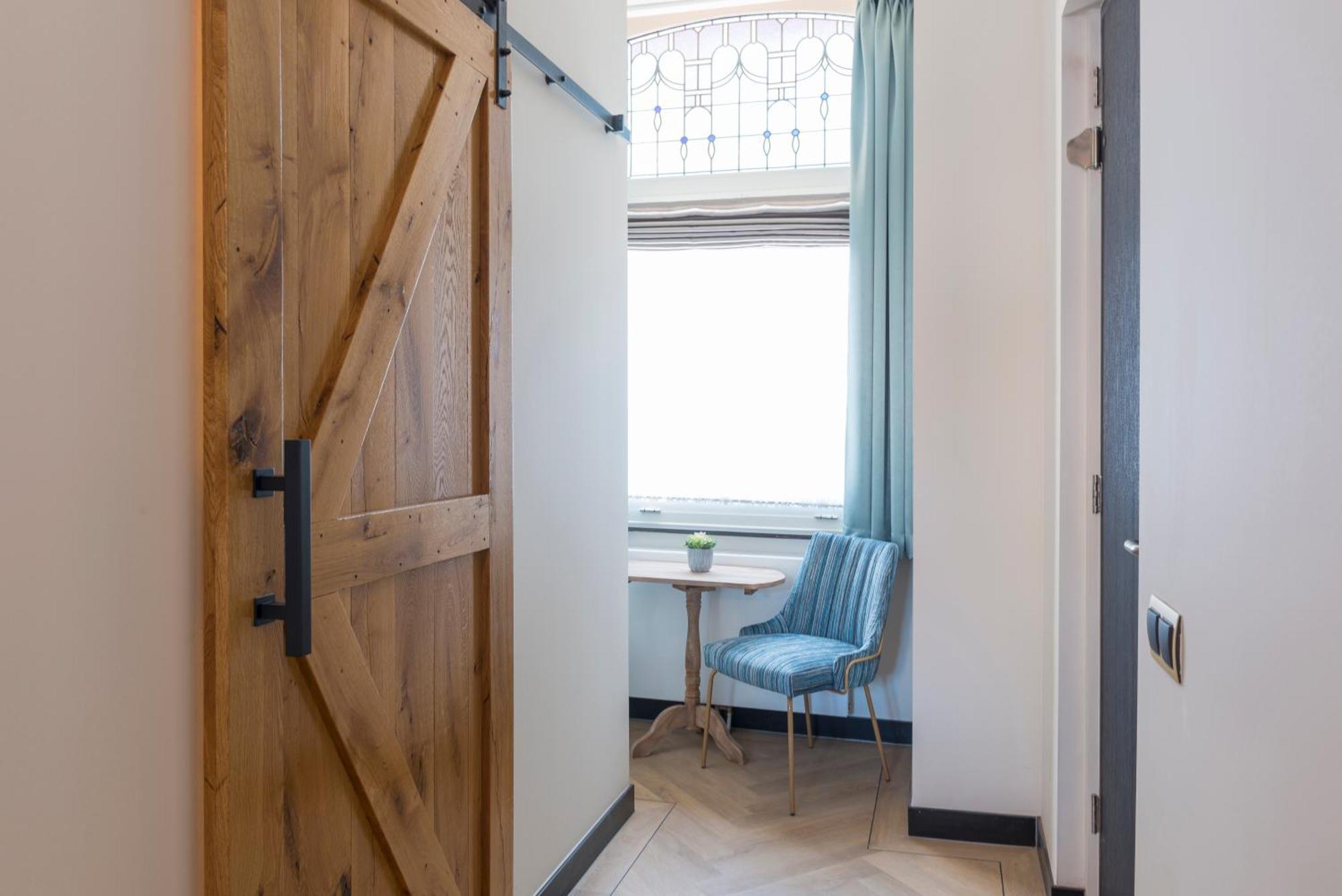 Hotspot Location, Wifi, Bed En Koffie Harmony * Tilburg