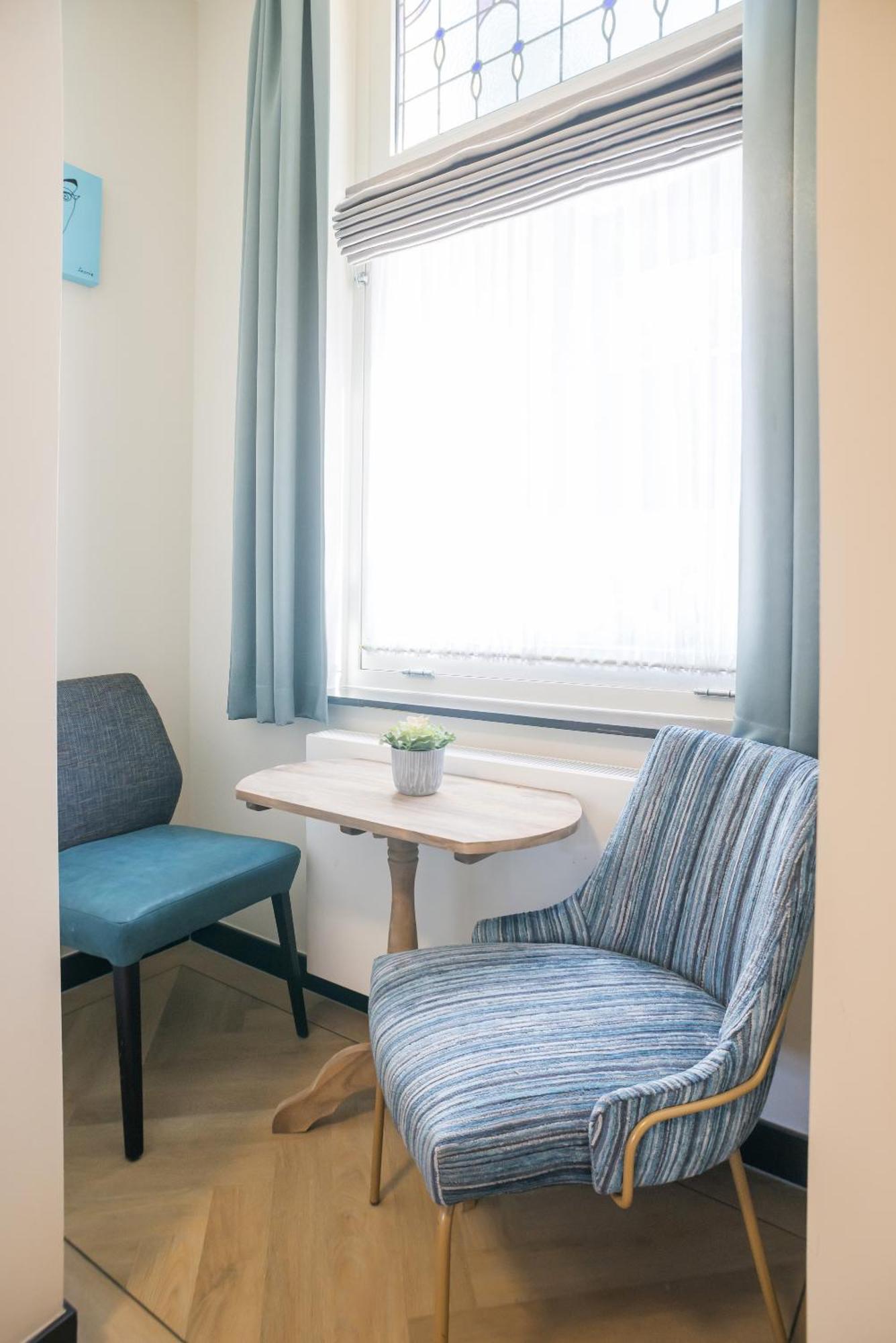 Hotspot Location, Wifi, Bed En Koffie Harmony * Tilburg