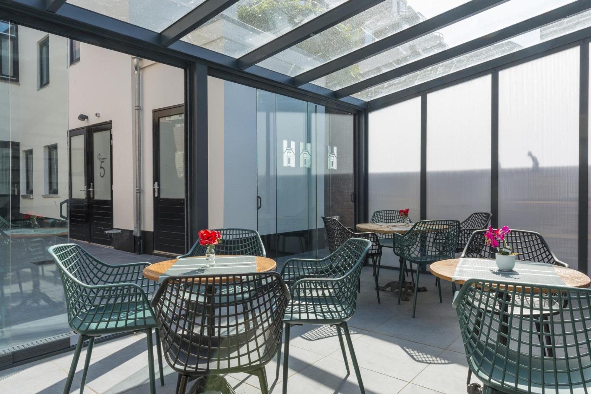 Hotspot Location, Wifi, Bed En Koffie Harmony